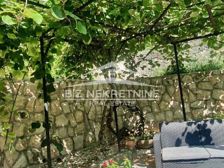 Bakar - kuća s depandansom na 3188 m2 terena