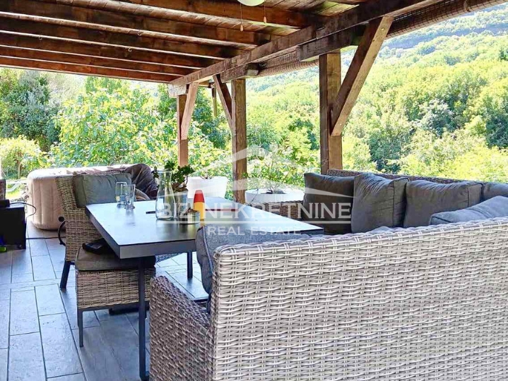 Bakar - kuća s depandansom na 3188 m2 terena