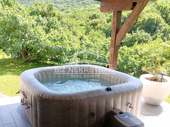 Bakar - kuća s depandansom na 3188 m2 terena