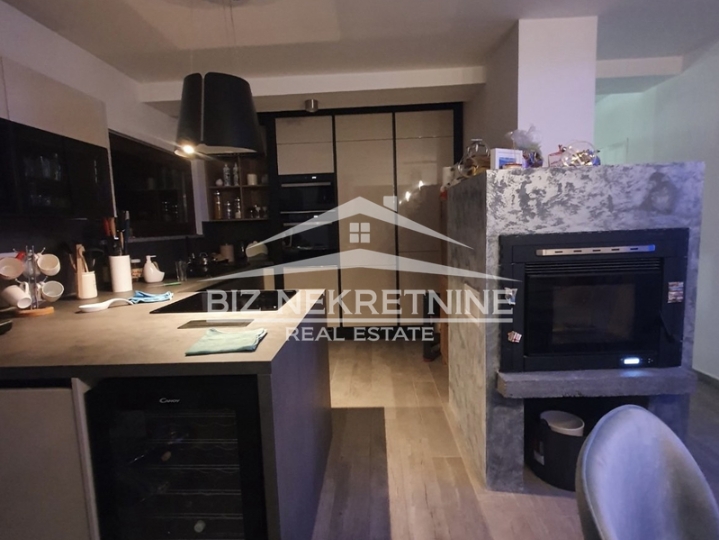 Bakar - kuća s depandansom na 3188 m2 terena