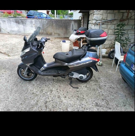 Piaggio x8 250