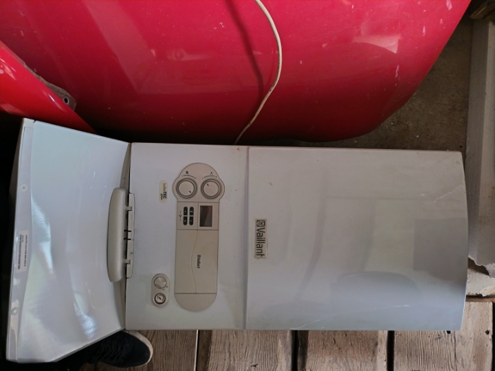 Plinski bojler, ormarić za plin...