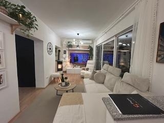 Moderna etaža na Drenovi