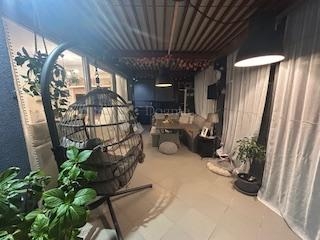 Moderna etaža na Drenovi