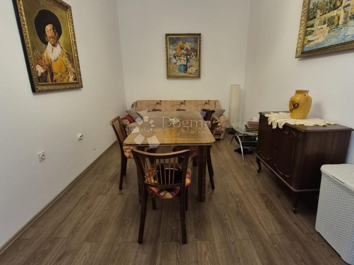 Vintage stan na Belvederu, 66m2