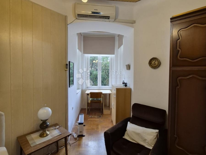 Vintage stan na Belvederu, 66m2