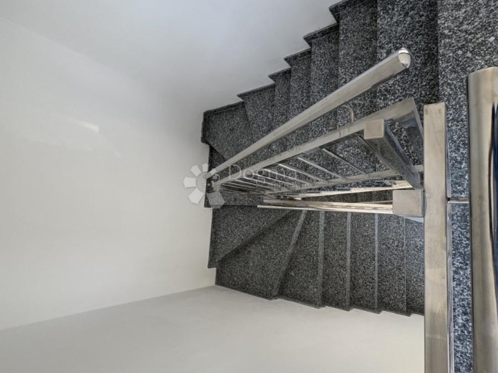 Novogradnja - apartman u prizemlju s okućnicom