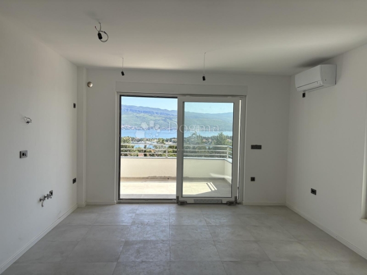 Novogradnja - apartman u prizemlju s okućnicom