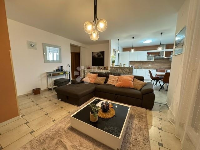 Pinezići - apartman s pogledom na more