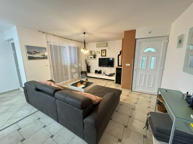 Pinezići - apartman s pogledom na more