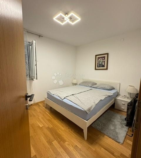 Pinezići - apartman s pogledom na more