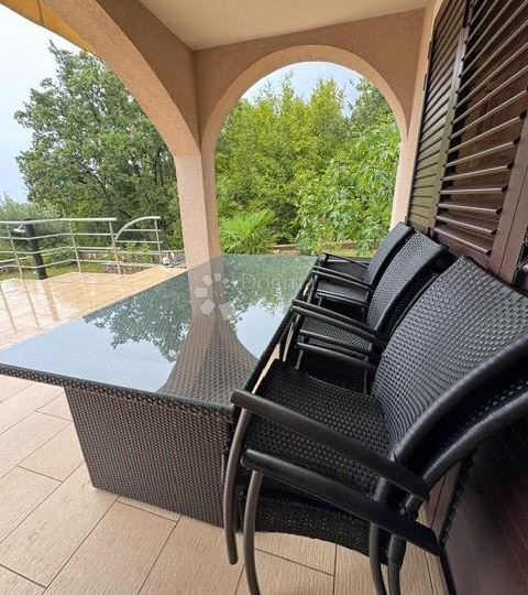 Pinezići - apartman s pogledom na more