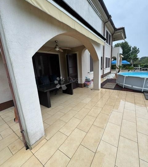 Pinezići - apartman s pogledom na more