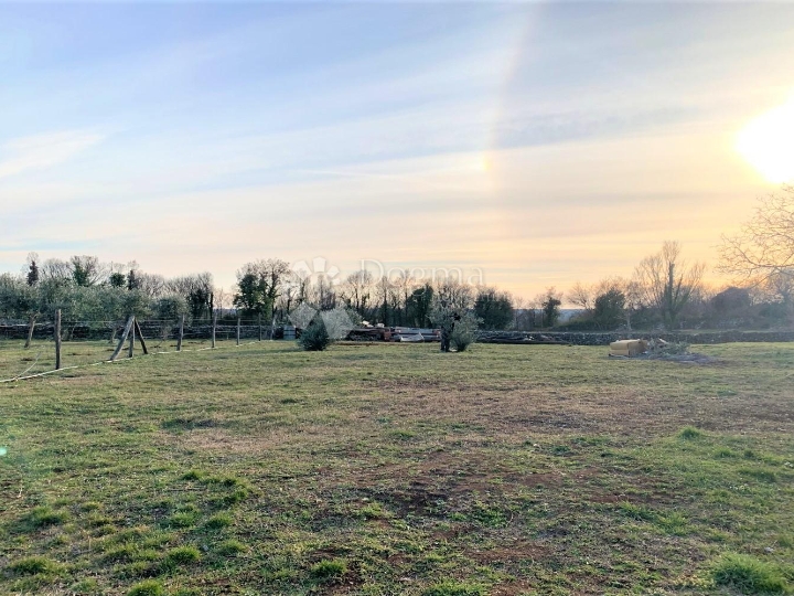 Krnica – prekrasna parcela s otvorenim pogledom