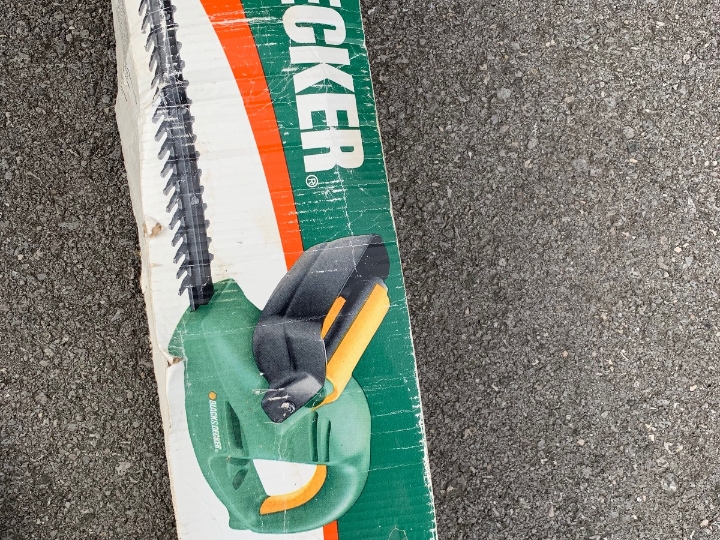 Stroj za obrezivanje živice