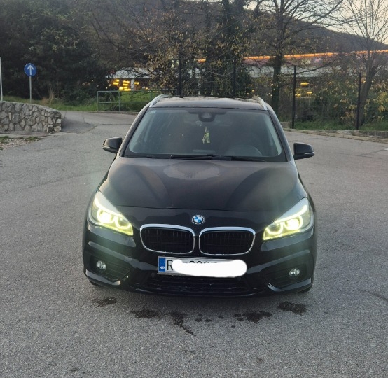 BMW 216D, odličan za svoje godine