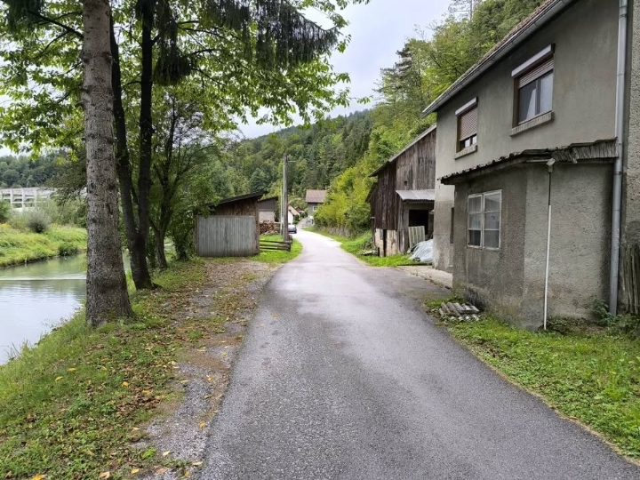 Kuća Vrbovsko pokraj rijeke Dobre