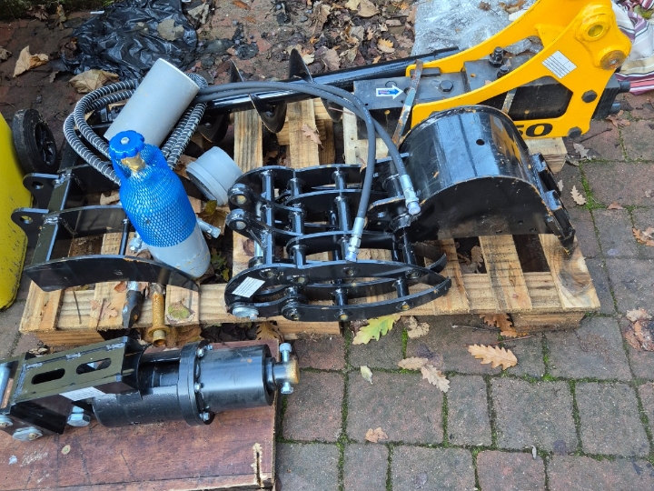 Najam mini bagera i traktora