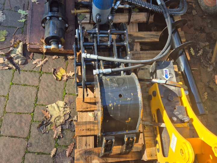 Najam mini bagera i traktora