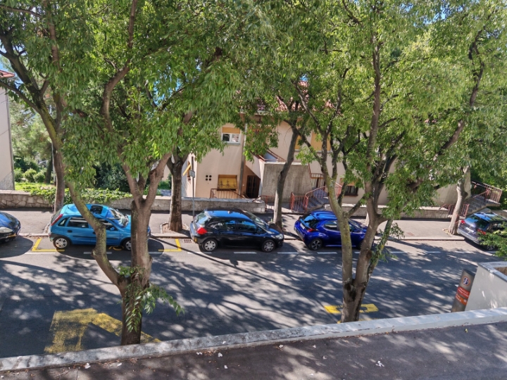 Odličan stan na Pećinama