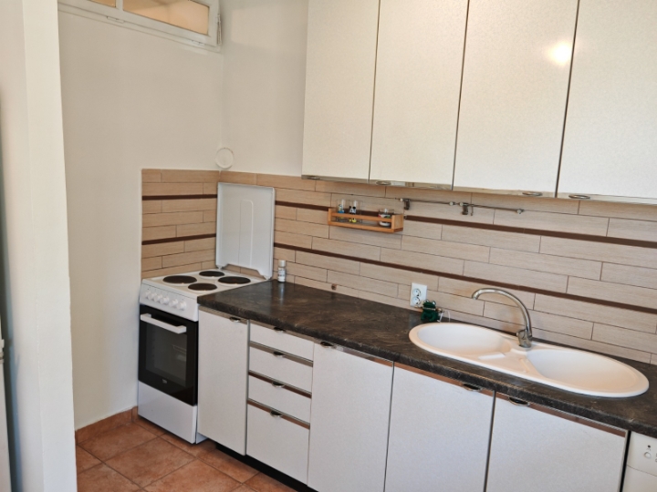 Odličan stan na Pećinama