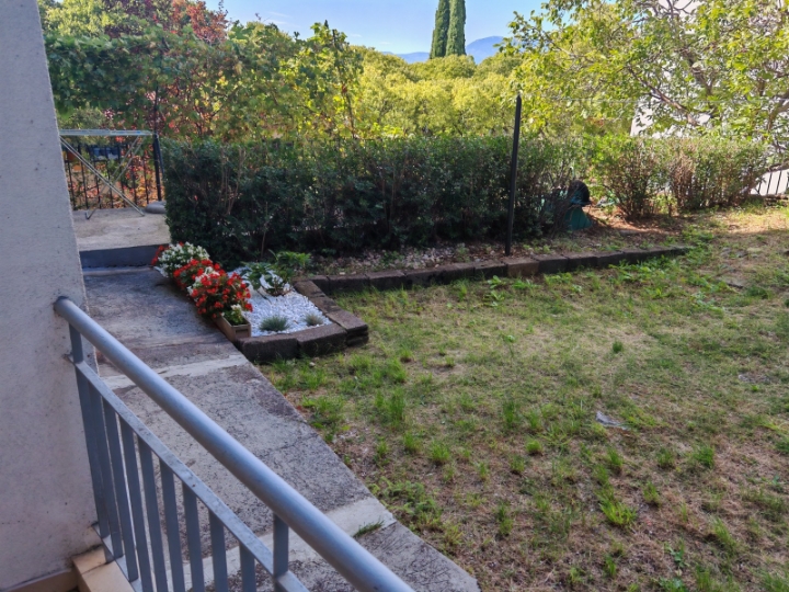 Odličan stan na Pećinama