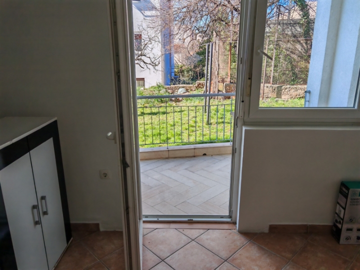 Stan na Pećinama s okućnicom