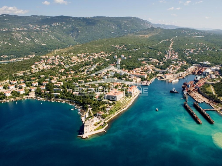 Kraljevica-građ. zemljište s pogledom na more