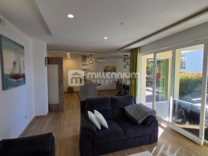 Kostrena, 118m2, 3S+DB s balkonom i terasom