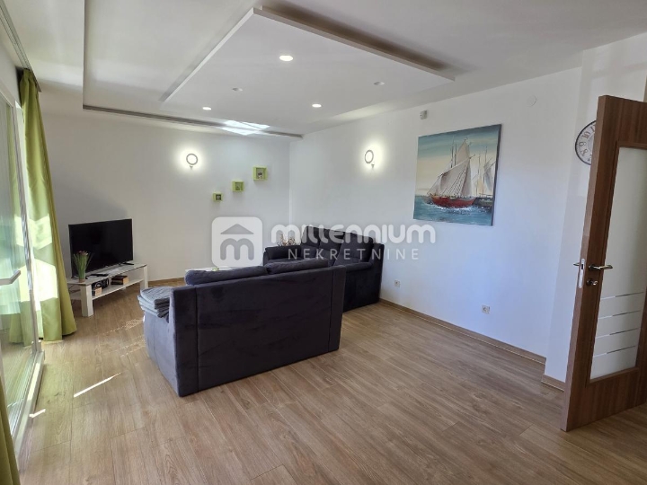 Kostrena, 118m2, 3S+DB s balkonom i terasom