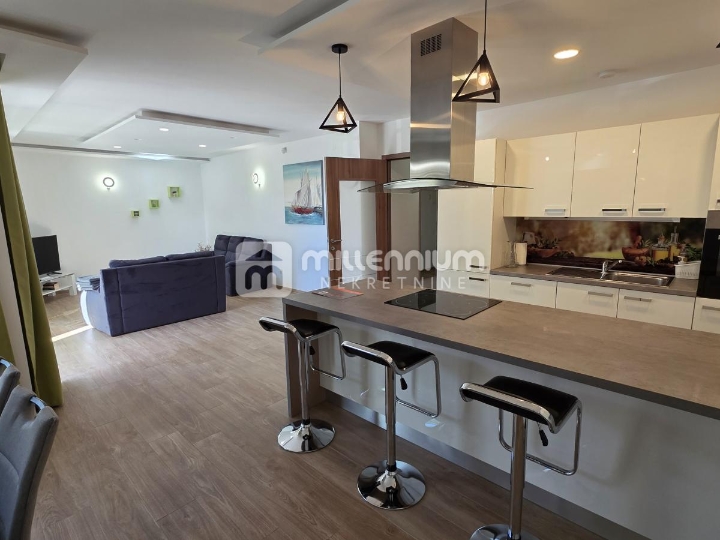 Kostrena, 118m2, 3S+DB s balkonom i terasom