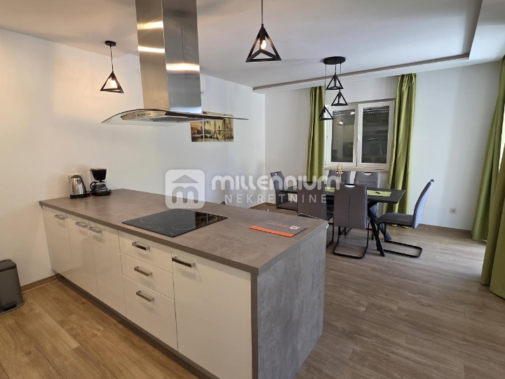 Kostrena, 118m2, 3S+DB s balkonom i terasom