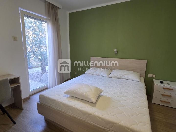 Kostrena, 118m2, 3S+DB s balkonom i terasom