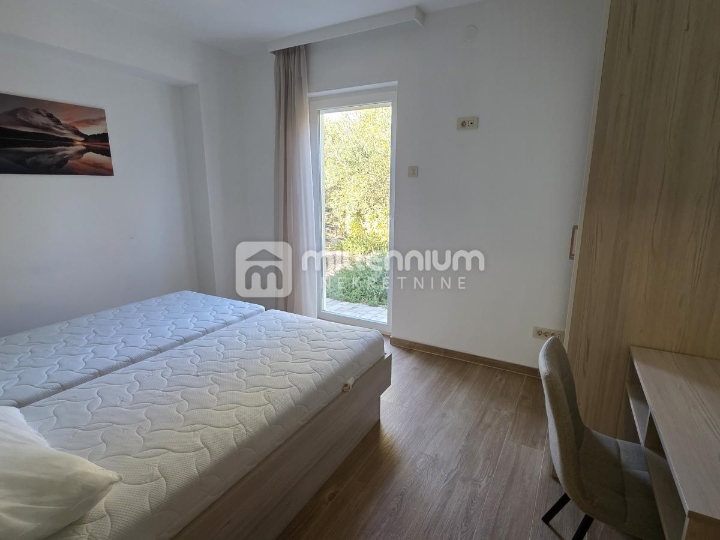 Kostrena, 118m2, 3S+DB s balkonom i terasom