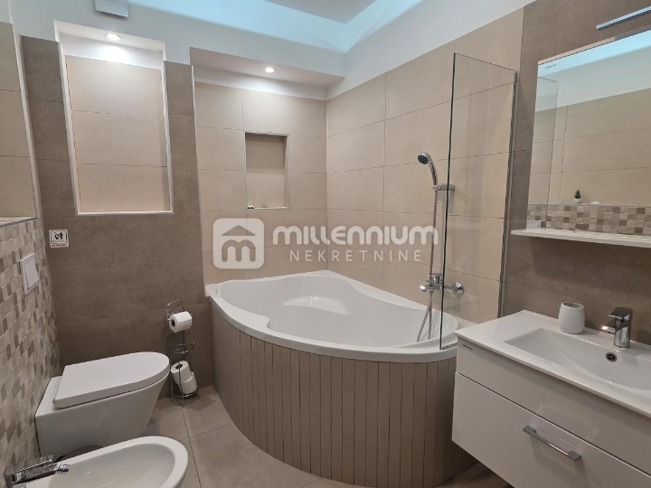 Kostrena, 118m2, 3S+DB s balkonom i terasom