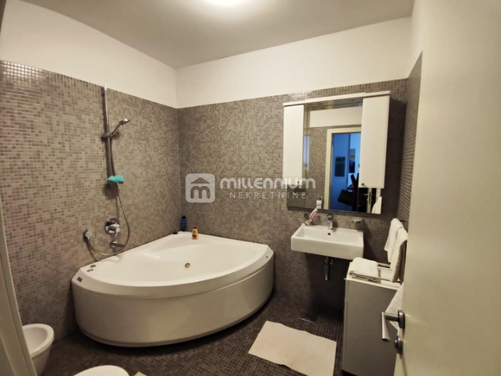 Rijeka, Centar, 2S+DB, novija zgrada s liftom i garažnim mjestom