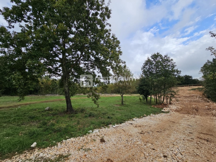 Istra, okolica Barbana, 772m2 građevinskog zemljišta