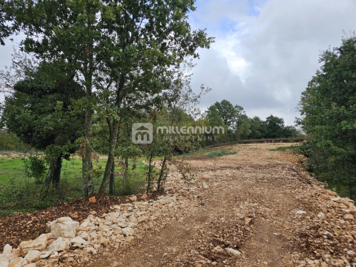 Istra, okolica Barbana, 772m2 građevinskog zemljišta