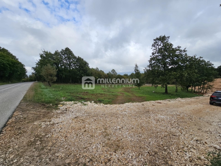 Istra, okolica Barbana, 772m2 građevinskog zemljišta