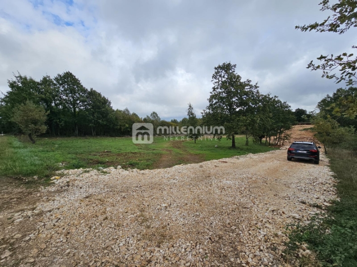 Istra, okolica Barbana, 772m2 građevinskog zemljišta