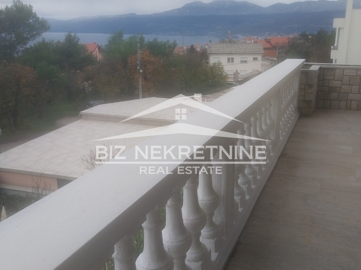Pehlin - stan 120 m2 +150 m2 potkrovlja
