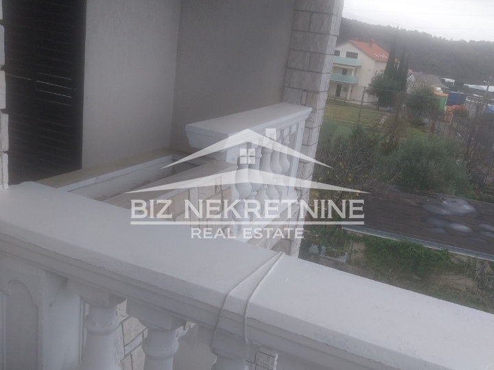 Pehlin - stan 120 m2 +150 m2 potkrovlja