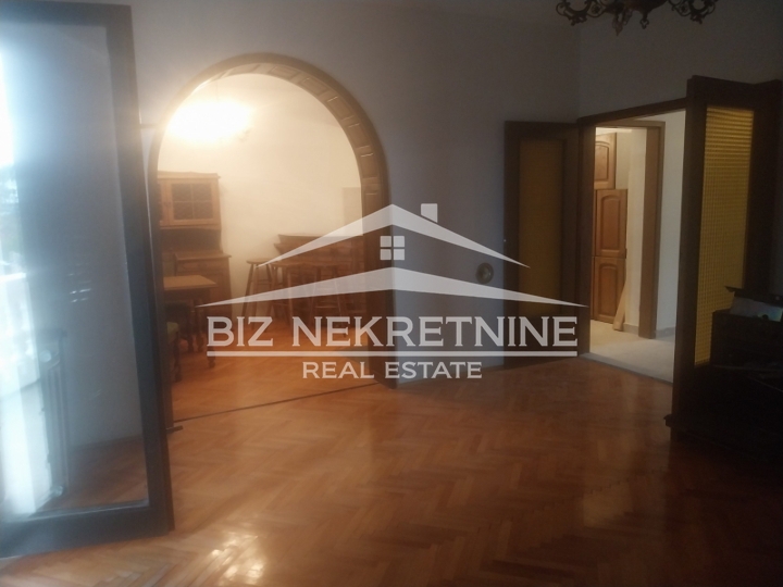 Pehlin - stan 120 m2 +150 m2 potkrovlja