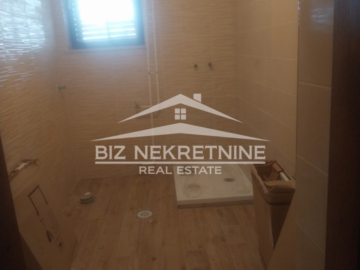 Pehlin - stan 120 m2 +150 m2 potkrovlja