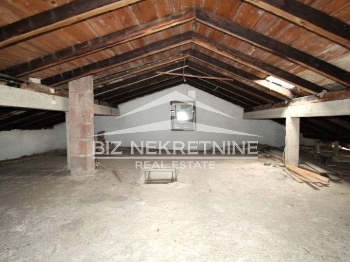 Pehlin - stan 120 m2 +150 m2 potkrovlja