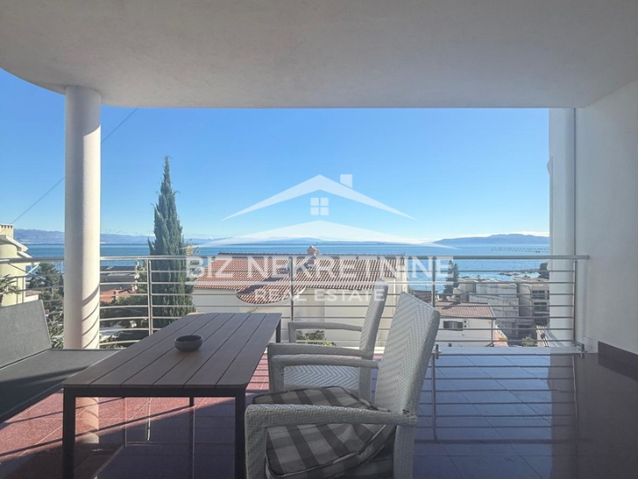 Opatija, Ičići, 4S+DB, 180m2, u ekskluzivnoj villi, 100m od mora