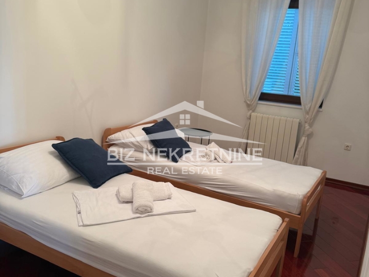 Opatija, Ičići, 4S+DB, 180m2, u ekskluzivnoj villi, 100m od mora