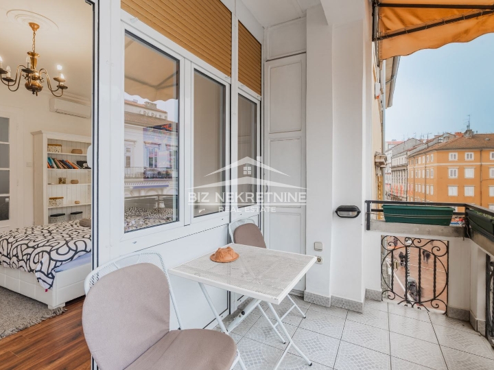 Rijeka-Centar 2S+DB 75m2 na samom Korzu s parkirnim mjestom