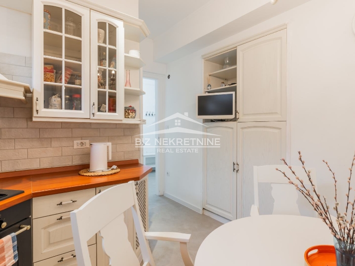 Rijeka-Centar 2S+DB 75m2 na samom Korzu s parkirnim mjestom