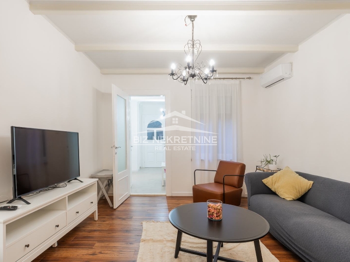 Rijeka-Centar 2S+DB 75m2 na samom Korzu s parkirnim mjestom